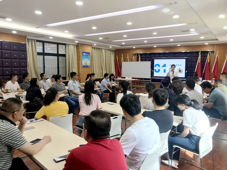 我公司開展職場禮儀培訓(xùn)活動