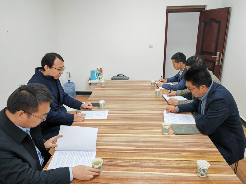 范樂偉一行深入陜西地礦生態(tài)環(huán)境禮泉公司檢查指導(dǎo)工作